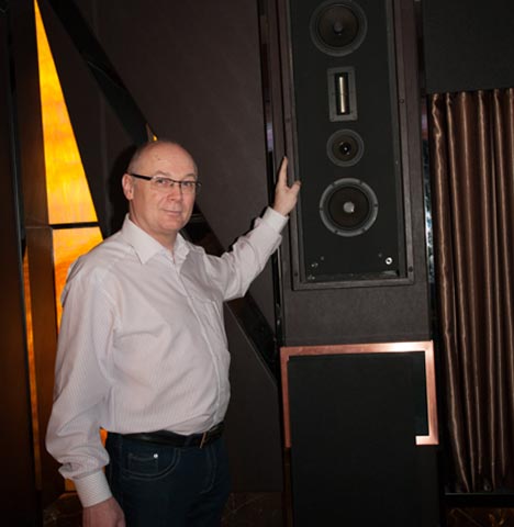 2013年德国(伊顿)总裁 Reiner Kroener 参与CAV IW11嵌入式音箱开发