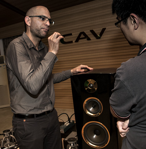 以色列Morel副总裁Oren Mordechai先生到访CAV,对MD-VI音箱设计音质，给予高度评价。