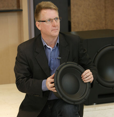 2013年丹麦Scan-Speak全球产品经理 Jann U.Evers先生参与CAV 超重低音音箱开发设计、调试